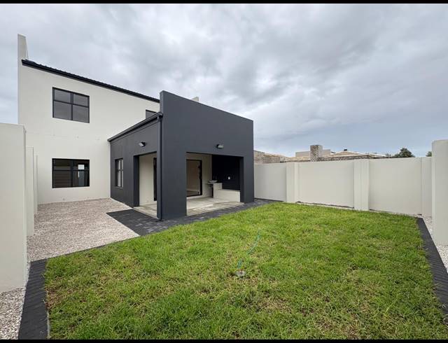 3 BEDROOM HOUSE FOR SALE IN SANDOWN